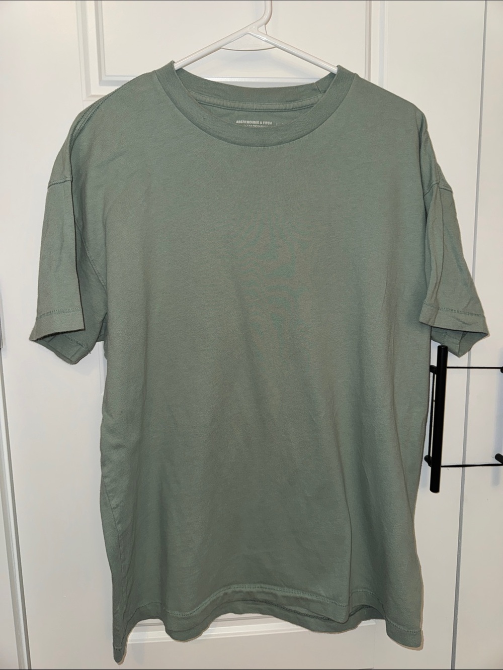 Men’s Abercrombie Soft A&F Essentials Relaxed Tee, light green - size large